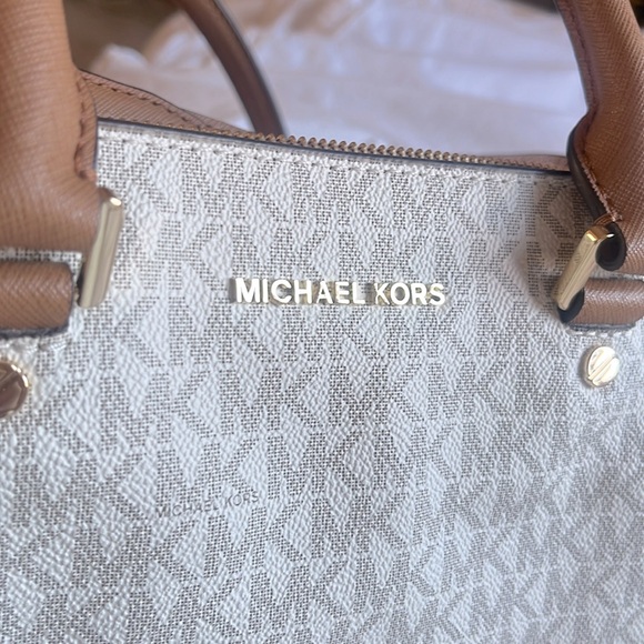 Authentic Michael Kors handbag - Picture 2 of 9